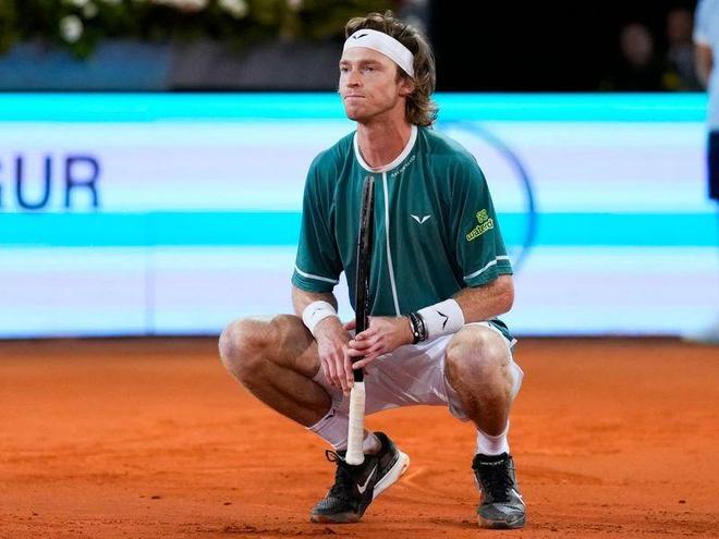 上取决于其 上取决于其