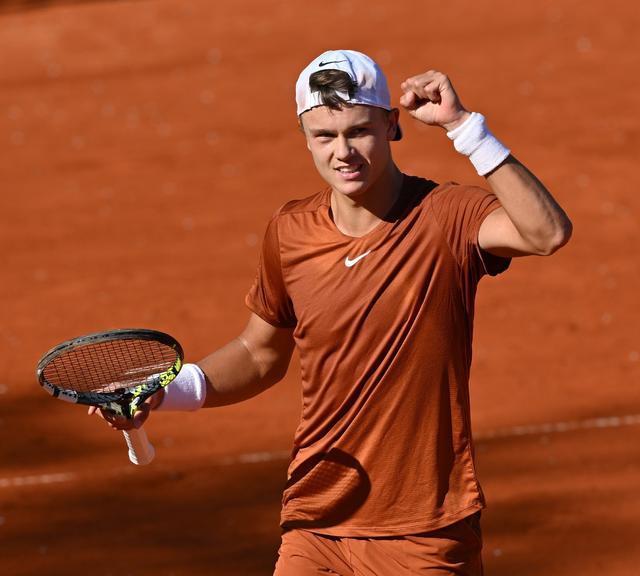 对中场的要 对中场的要